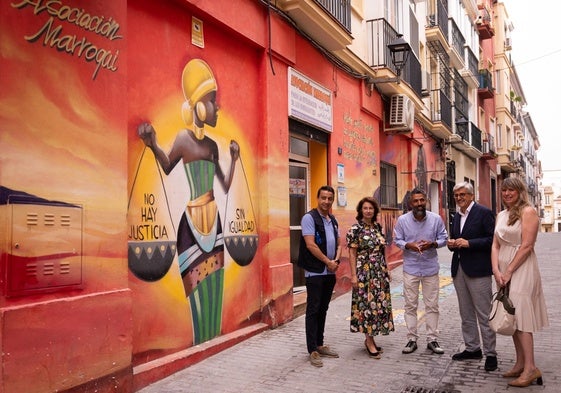 Aguilar, esta mañana, antes de la reunión con la Asociación Marroquí para la integración de Inmigrantes.