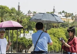 Martes loco en Andalucía: avisos por calor, posibles chubascos, tormentas y calima