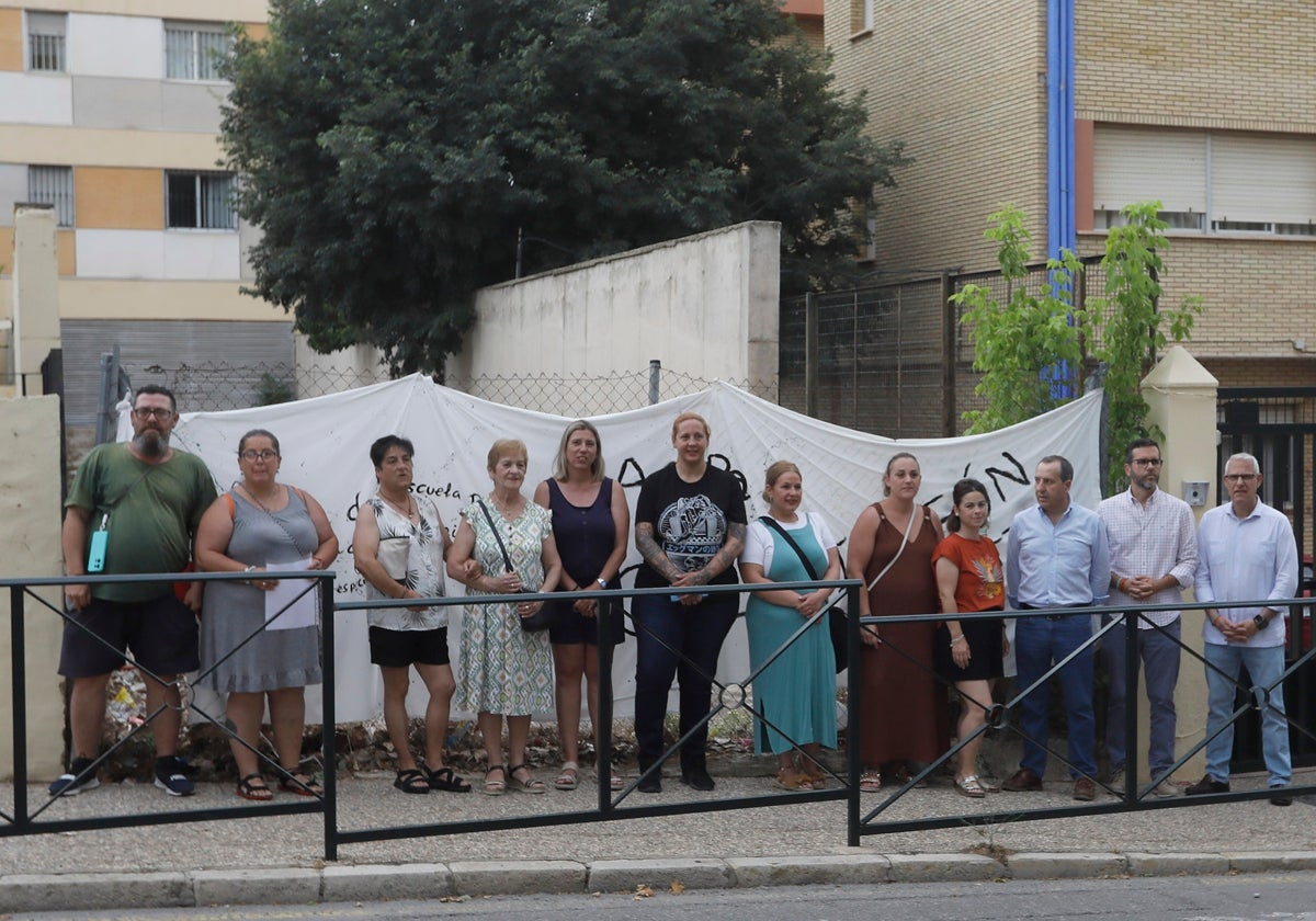 Familias del Colegio León Motta de Antequera piden una segunda aula específica