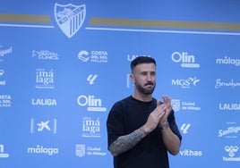 Dioni agradece el aplauso recibido al término de su comparecencia este mediodía.