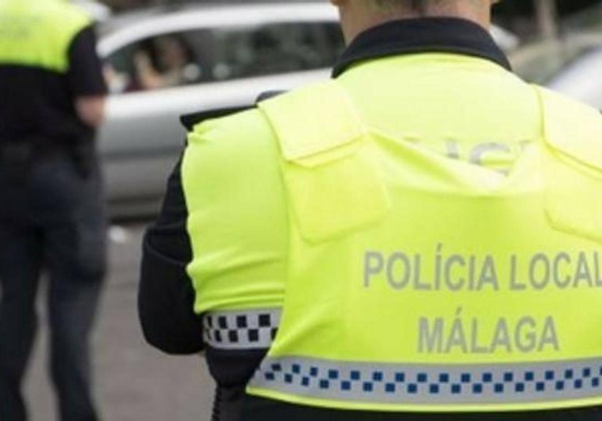 Tres policías heridos y una detenida en otra fiesta privada en una vivienda en El Palo