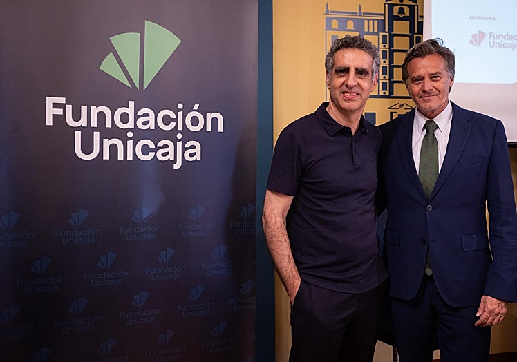 Manel Esteller y Gerardo Lerones, director de Actividades Sociales de la Fundación Unicaja.