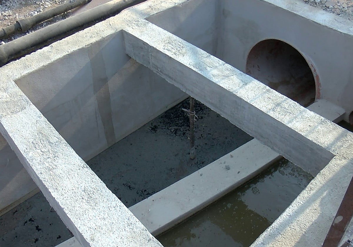 El aliviadero pluvial que se ubica junto al antiguo cine María Cristina.