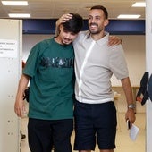 Kevin y Manu Molina, tras la despedida del onubense del jueves en La Rosaleda.