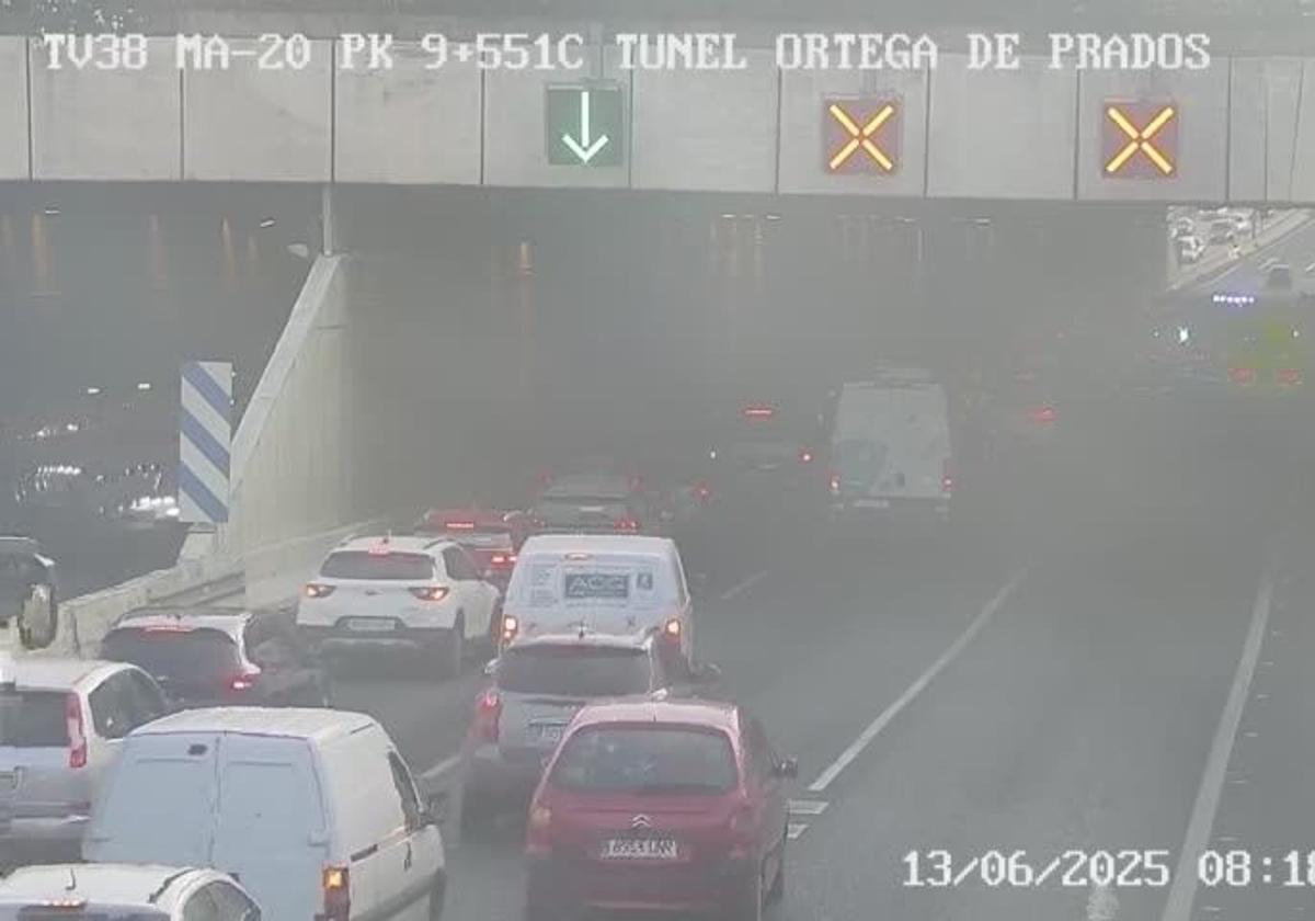 Imagen del interior del faso túnel de Carlos Haya, este viernes, tras el accidente.