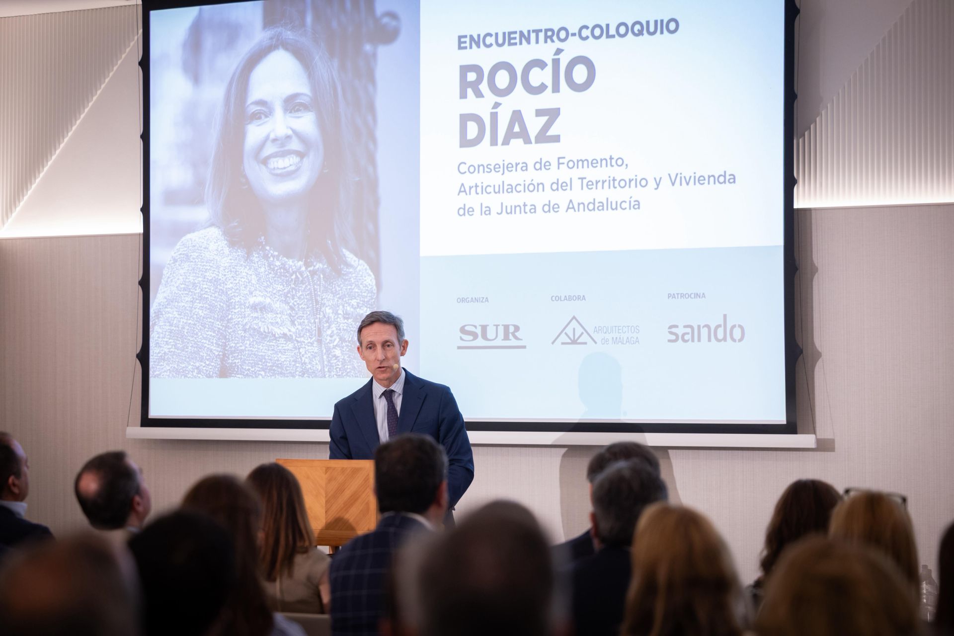 Coloquio entre la consejera de Fomento, Rocío Díaz, con el director de SUR, Manolo Castillo