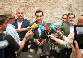 Juanma Moreno carga contra Montero tras «poner la mano en el fuego» por Cerdán: «¿Trapicheaban a su alrededor y no sabía nada?»