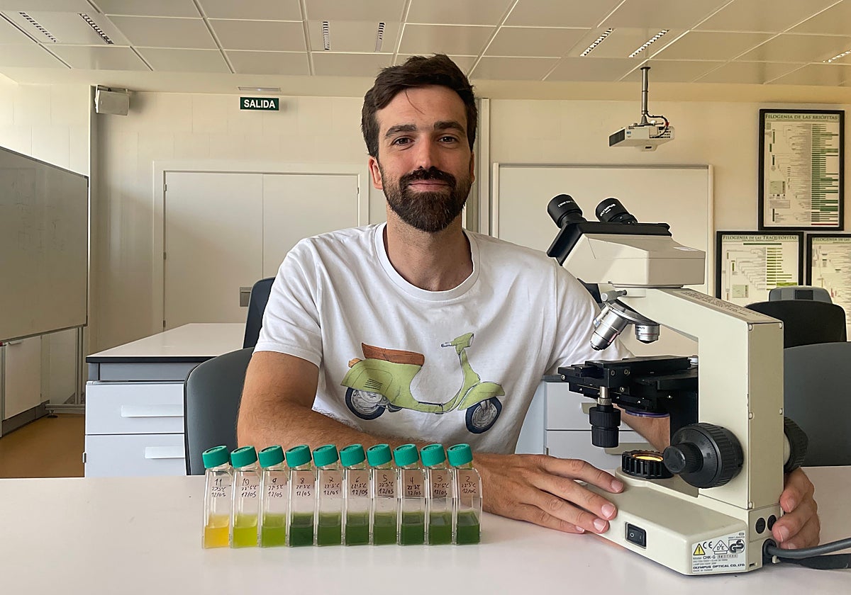 El profesor Ignacio José Melero, en la Facultad de Ciencias de la Universidad de Málaga.