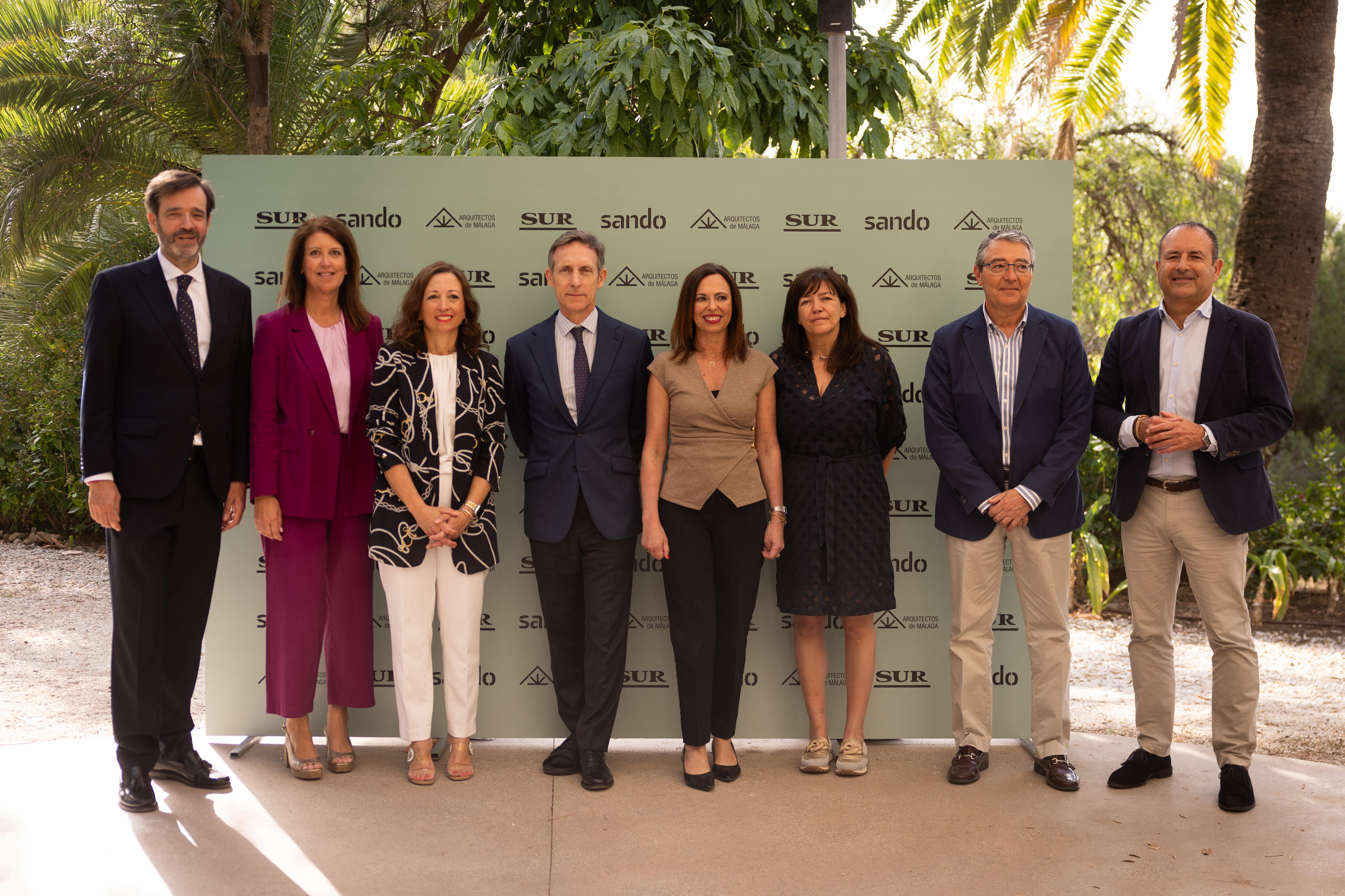 Coloquio entre la consejera de Fomento, Rocío Díaz, con el director de SUR, Manolo Castillo