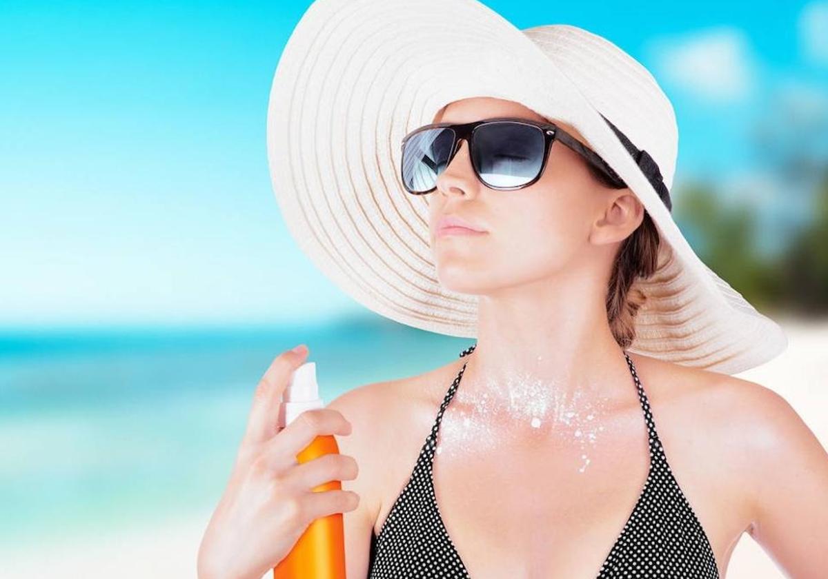 Usar protección solar es básico en verano.
