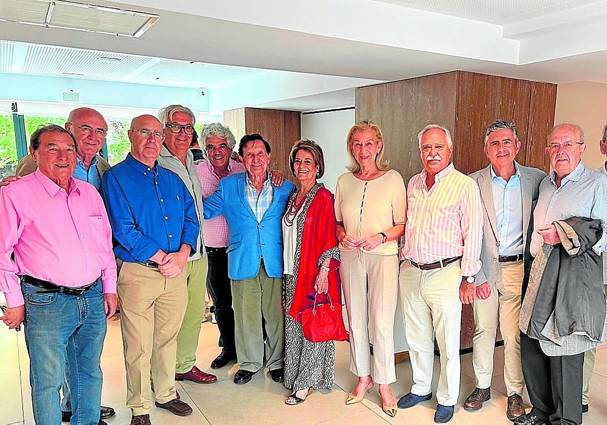 Miembros de la Academia Gastronómica deMarbella, en la reunión y almuerzo que mantuvieronen el hotel Obal Urban marbellí.