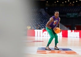 Perry, calentando en la pista del Movistar Arena antes del segundo partido.