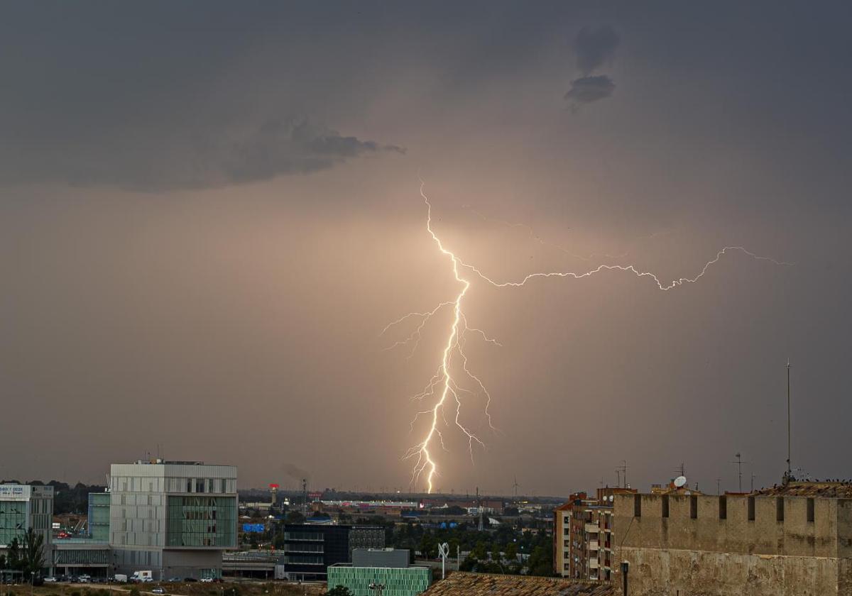 Vuelven las tormentas a Andalucía: dos provincias en aviso este domingo, con posible «granizo grande»