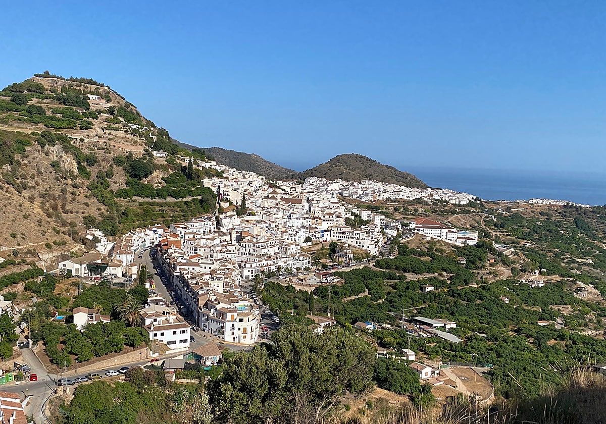 Vista panorámica del casco urbano de Frigiliana.