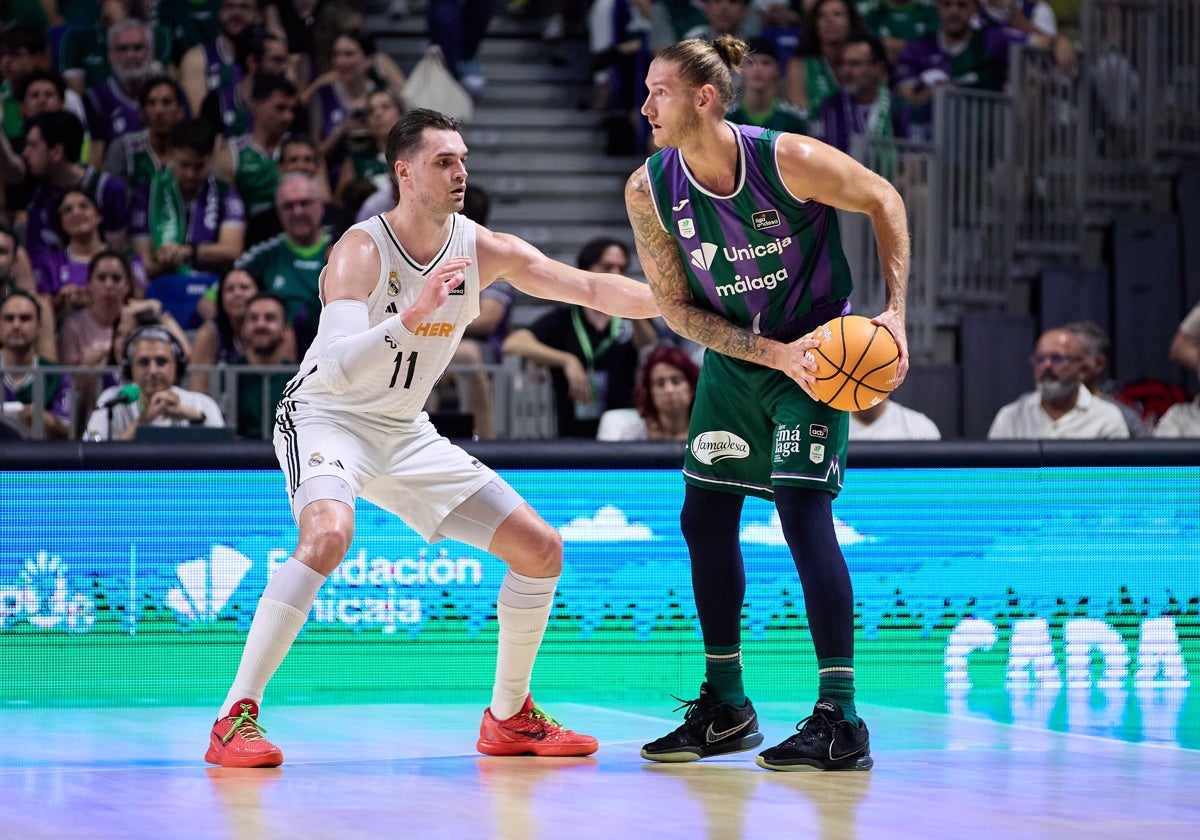 Osetkowski, en una jugada del partido.