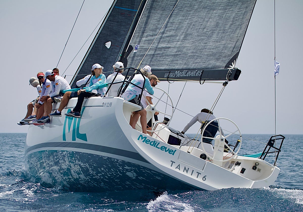 Imagen principal - &#039;Tanit 6 Medilevel&#039;, &#039;De 6 Varicentro&#039; y &#039;Benahavís&#039; se reparten las coronas en la Málaga Sailing Cup