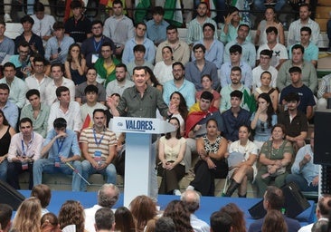 Juanma Moreno: «Aquellos que se dicen defensores de lo público quieren el dinero público para hacer mordidas»