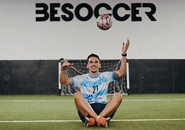 Óscar, posando para SUR esta semana en las instalaciones de Besoccer, donde trabaja.