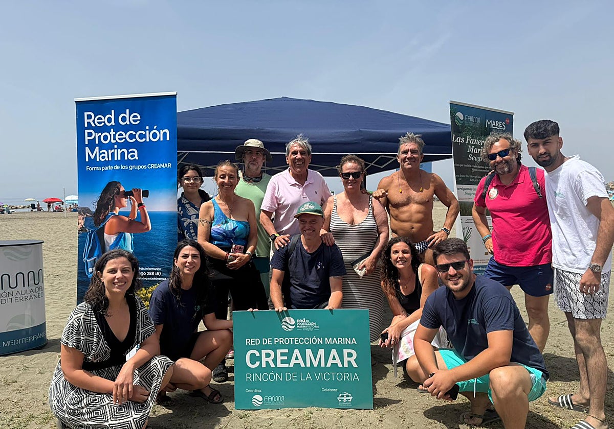 Rincón de la Victoria presume de riqueza marina con unas jornadas de voluntariado en El Cantal