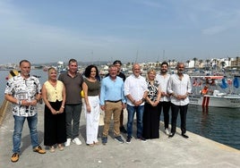 Ediles y cargos de los cuatro ayuntamientos y la Mancomunidad de la Axarquía, este lunes.