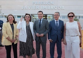 Autoridades en la inauguración del pabellón de Torremolinos este lunes.