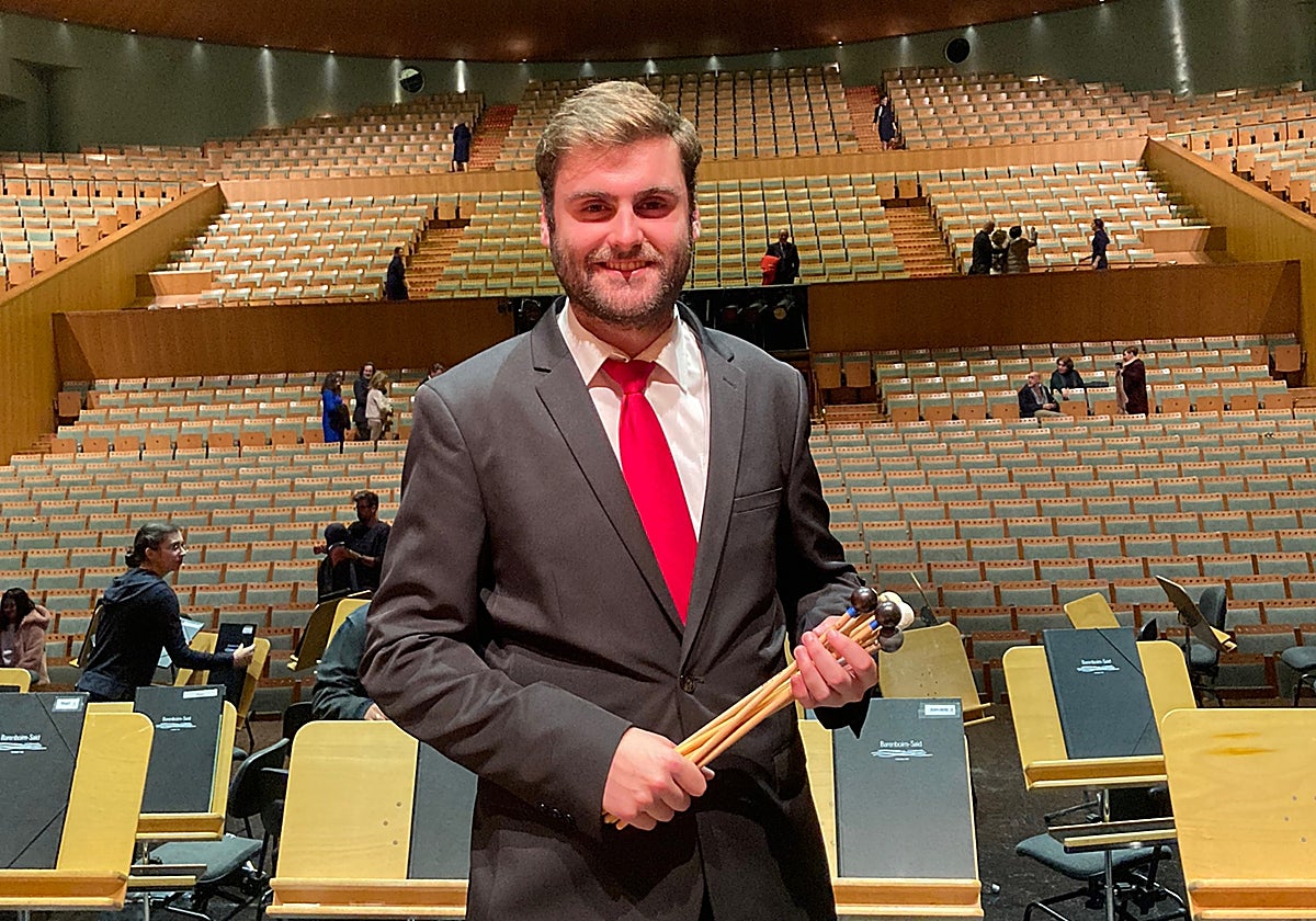 El percusionista Jaime Cobo Valera en una actuación.