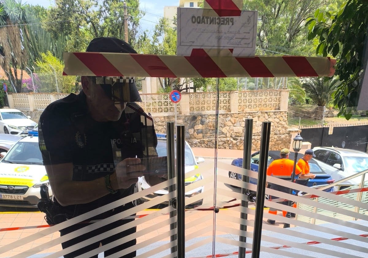 La Policía Local precinta un hotel en Benalmádena con más de 200 clientes alojados por no estar dado de alta en el registro de la Junta