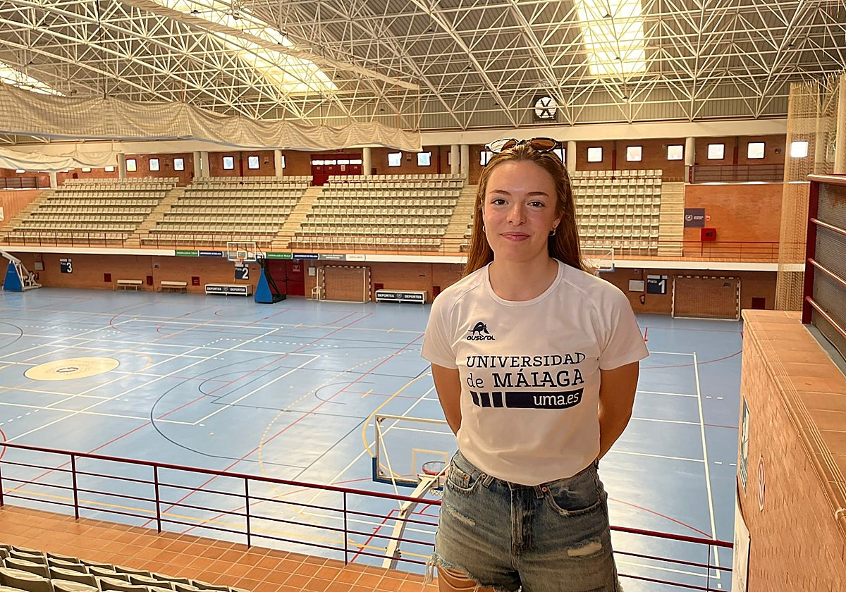 La taekwondista Sara Núñez, en el pabellón de la Universidad de Málaga.