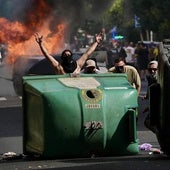 Trabajadores del metal de Cádiz marchan en manifestación con enfrentamientos con Policía.