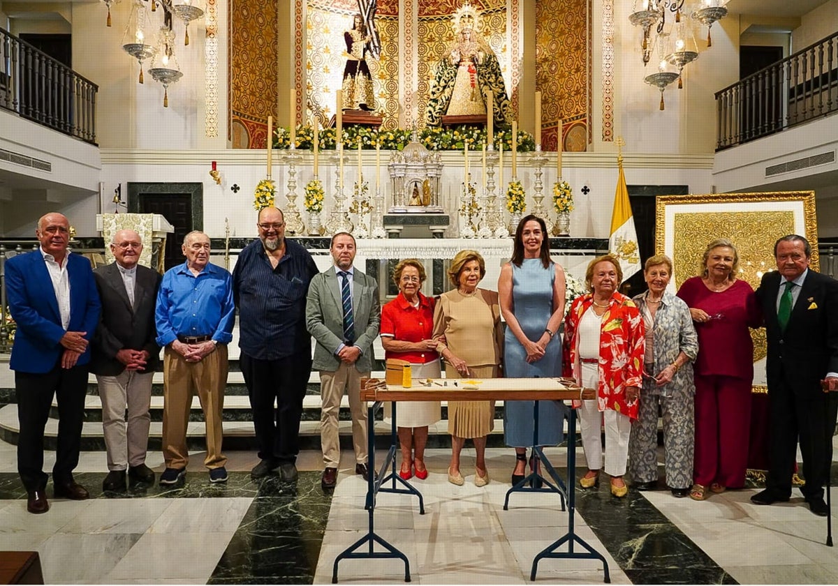 Salvador Oliver: «El nuevo manto de la Virgen de la Esperanza tiene el diseño más rico que se ha proyectado para Málaga»