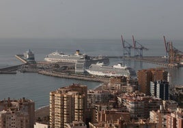 Cuatro cruceros coinciden en el puerto de Málaga, en una imagen de archivo.