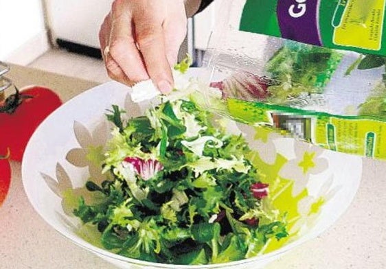 Imagen de archivo de una ensalada envasada.