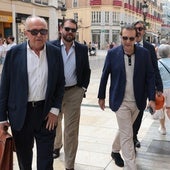 José Carlos Aguilera, Jamal Satli y otros dos abogados de BlueBay (detrás) entran en el edificio de Garrigues para la junta general ordinaria de NAS Spain.