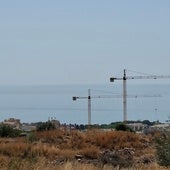 Grúas de obra, en Torremolinos.