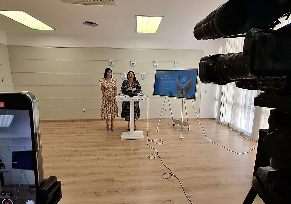 La concejala de Urbanismo, Marina Vázquez, y la alcaldesa, Margarita del Cid.