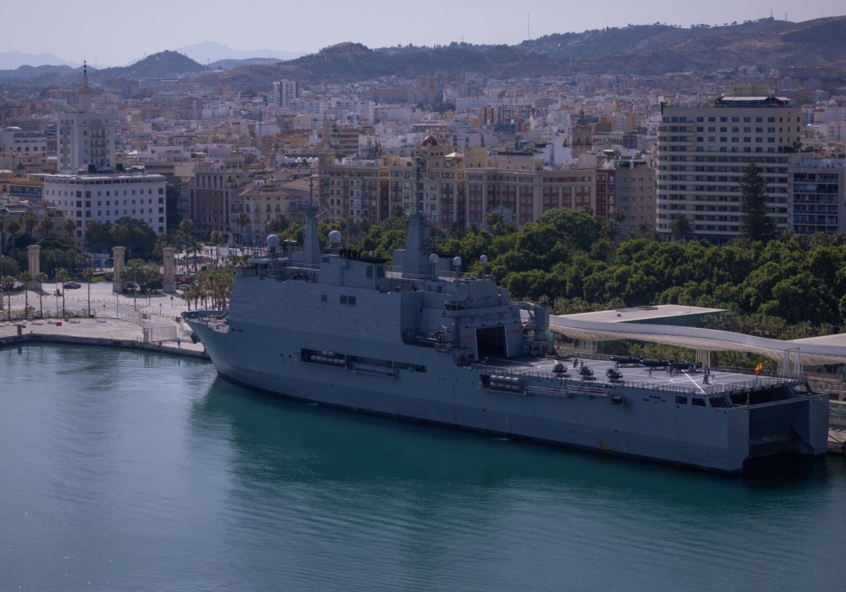 Varios barcos de guerra coinciden en el puerto de Málaga en plena escalada bélica