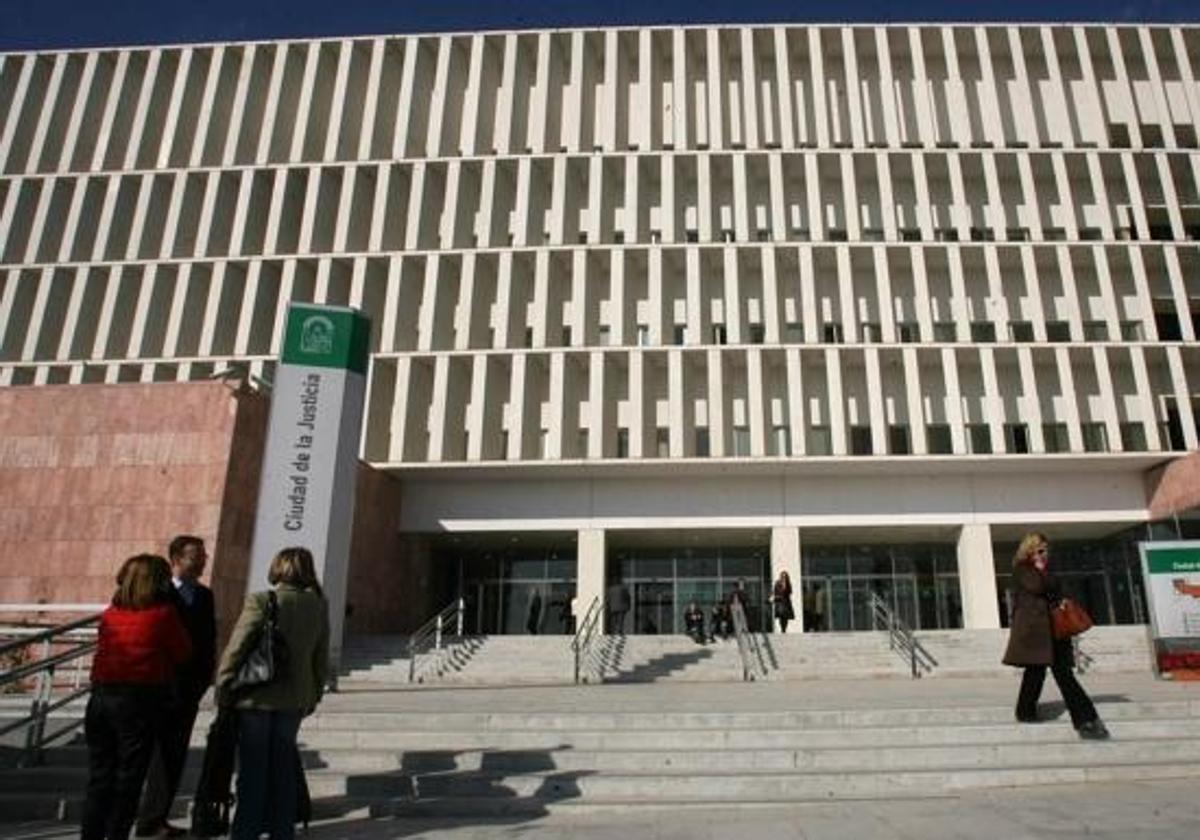 Condenada en Málaga por ayudar en un tiroteo para intentar matar al hermano de su novio por una herencia