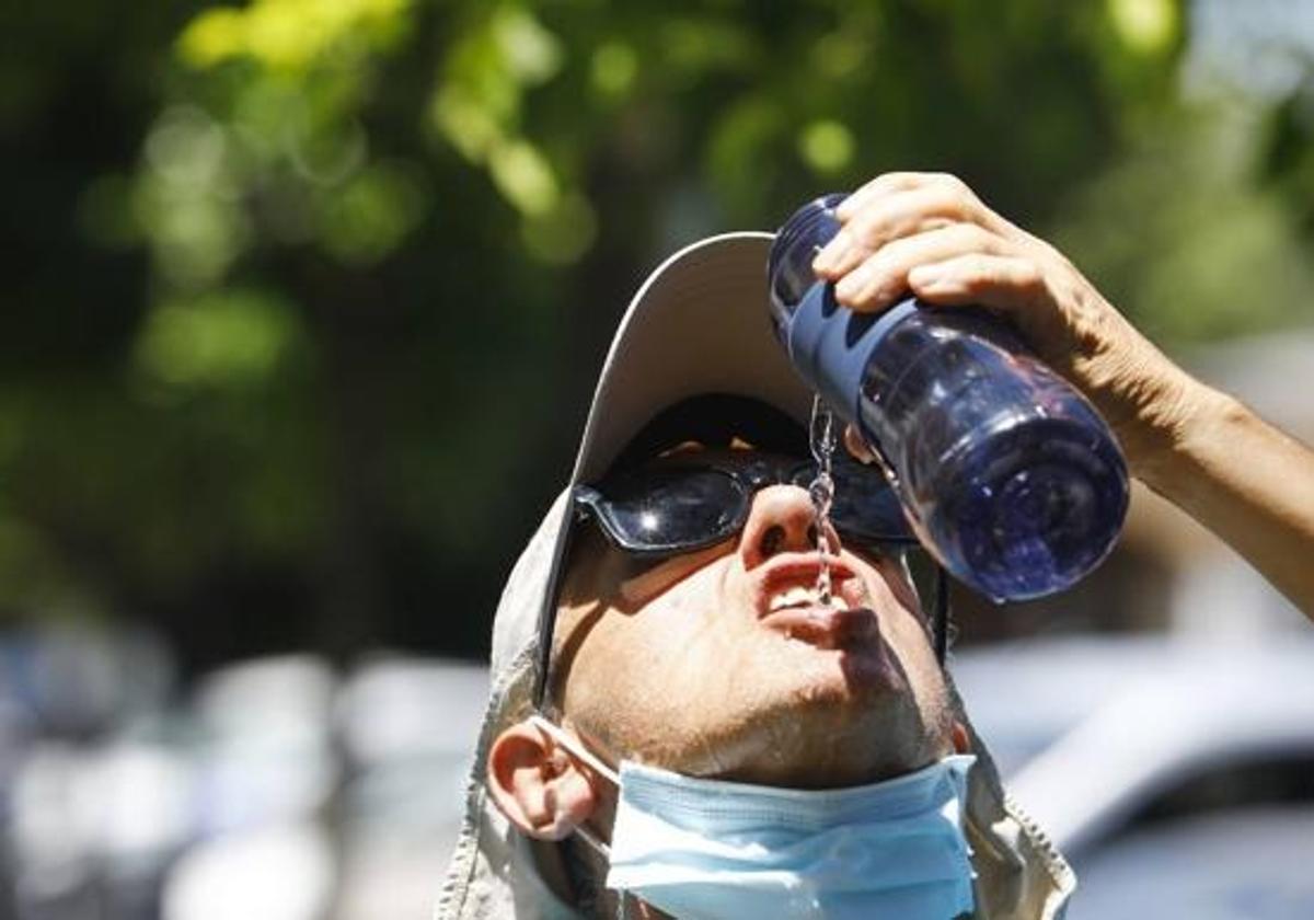 El calor aprieta: Málaga arranca la semana en aviso por altas temperaturas