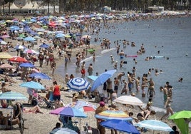 Las playas, llenas para combatir las altas temperaturas.