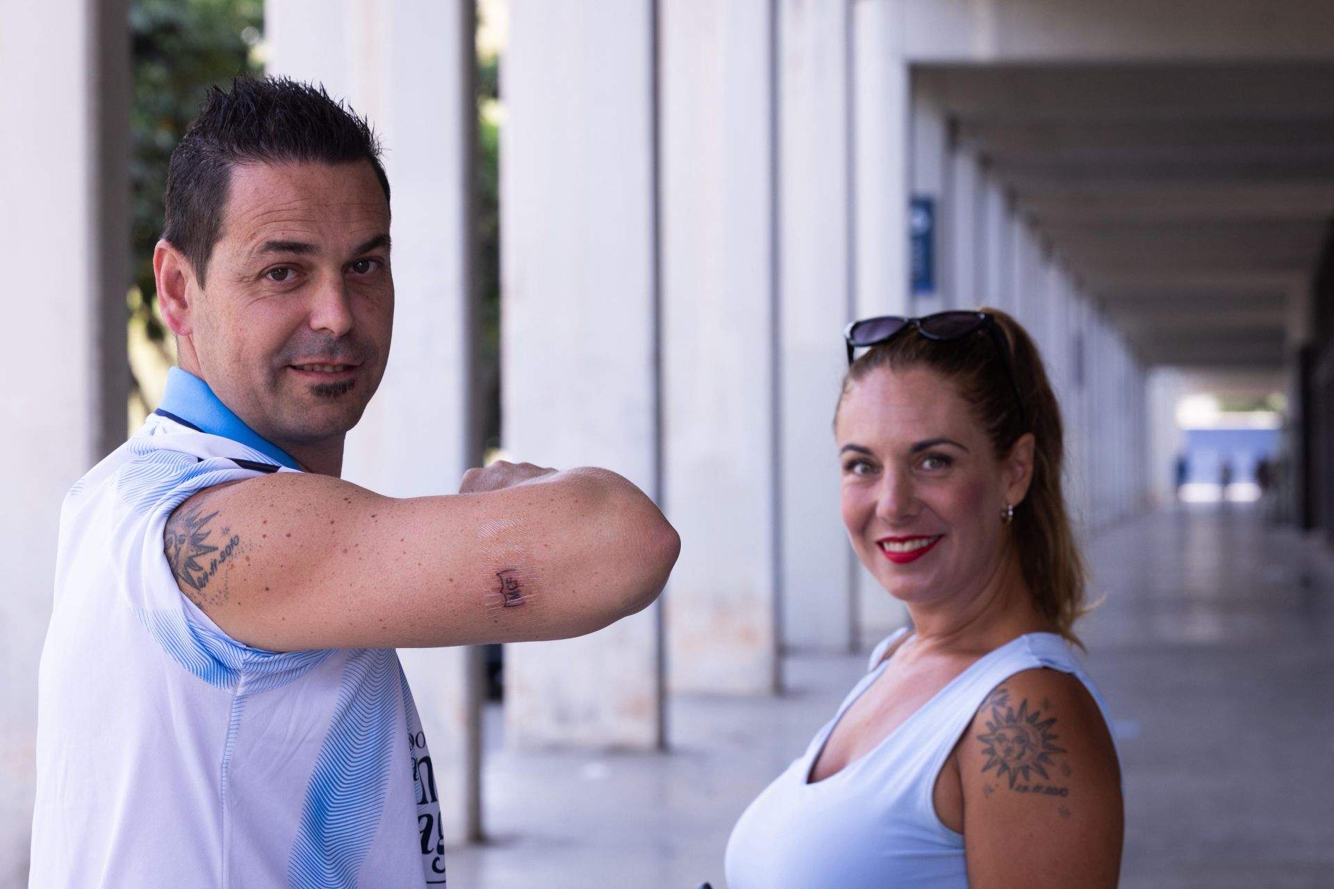 Un ascenso grabado en la piel: el Málaga organiza una sesión de tatuaje para 122 malaguistas