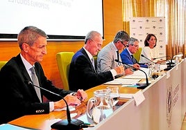 Domínguez, De la Torre, López, Salado y Salinas, ayer durante la presentación.