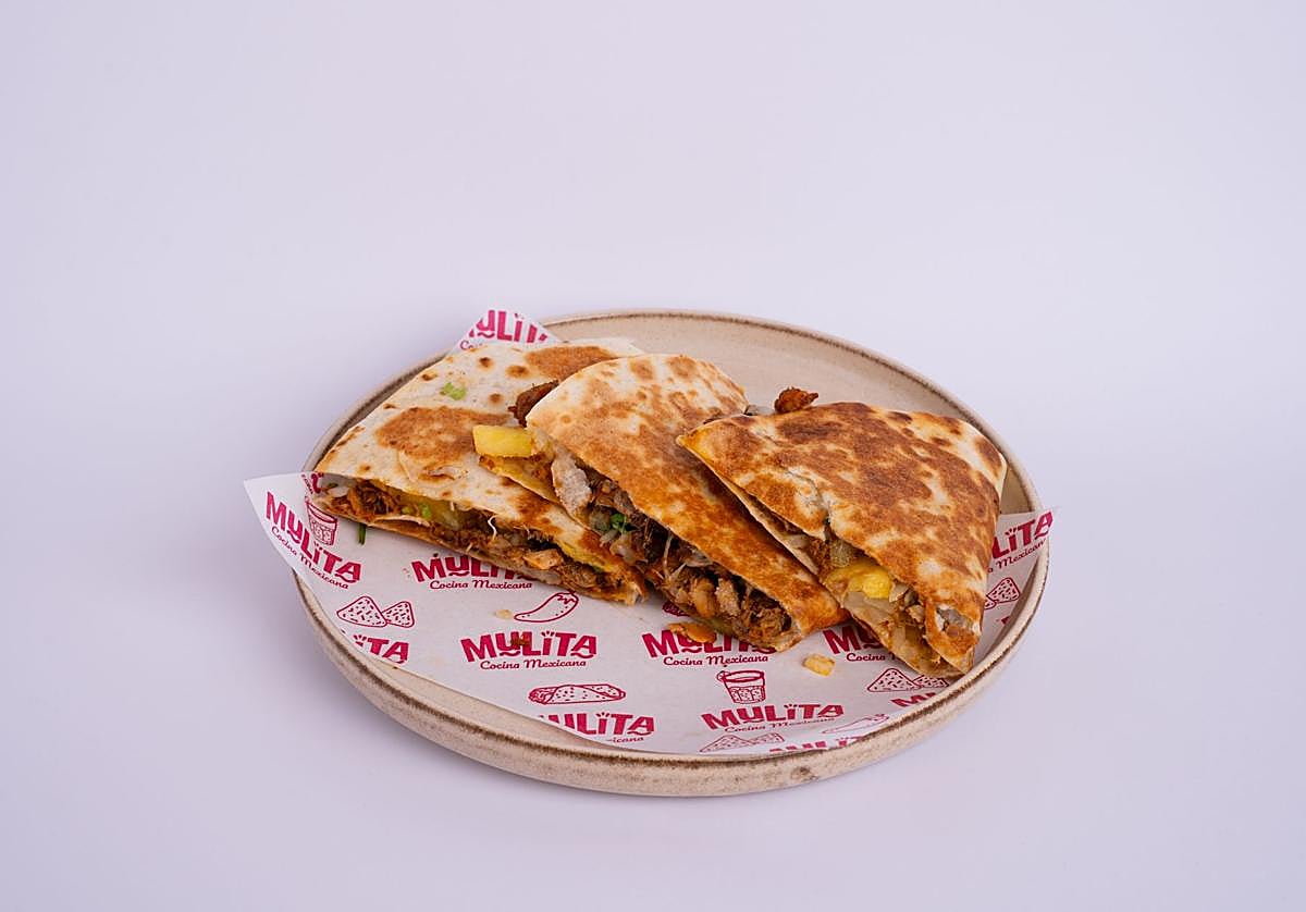Gringa al pastor, una de las deliciosas quesadillas que sirven en Mulita.