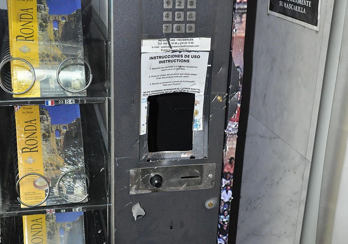 Esclarecen el robo con fuerza en máquinas expendedoras en el interior de un aparcamiento en Ronda