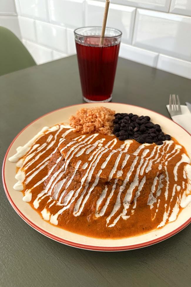 Además de sus platos, en Mulita sirven una amplia variedad de bebidas mexicanas como tamarindos, horchatas, mezcalitas...