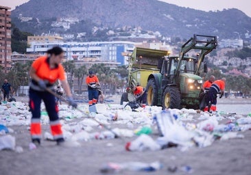 Así amanecen las playas de Málaga tras la resaca de la noche de San Juan