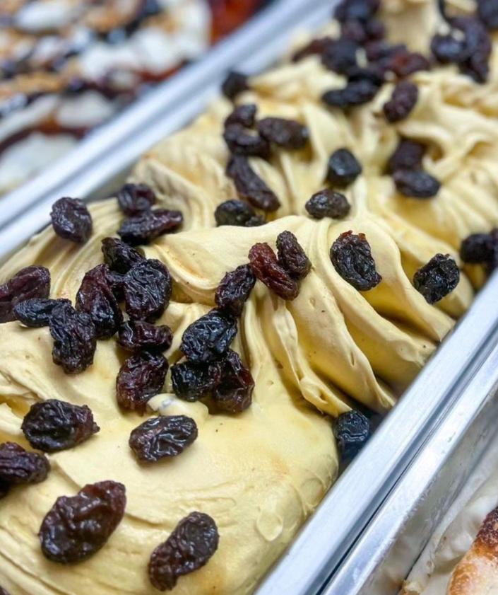 Imagen secundaria 2 - El helado que se hace en Coín con bollos de cacao artesanales