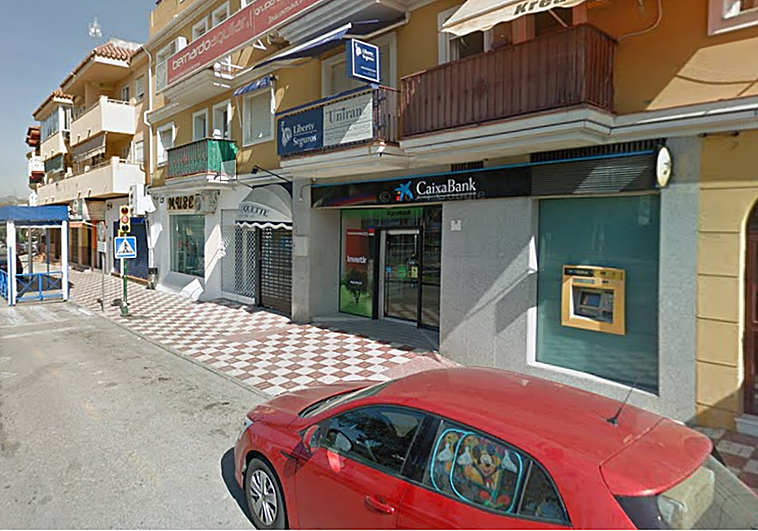 Asaltan a punta de pistola un banco en la Estación de Cártama: los policías logran frustrar el robo y capturar a los autores