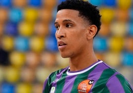 Tyson Pérez.