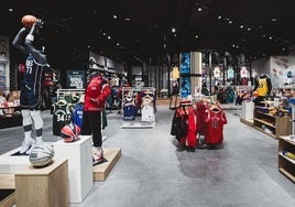 Interior de una tienda de Basketball Emotion.