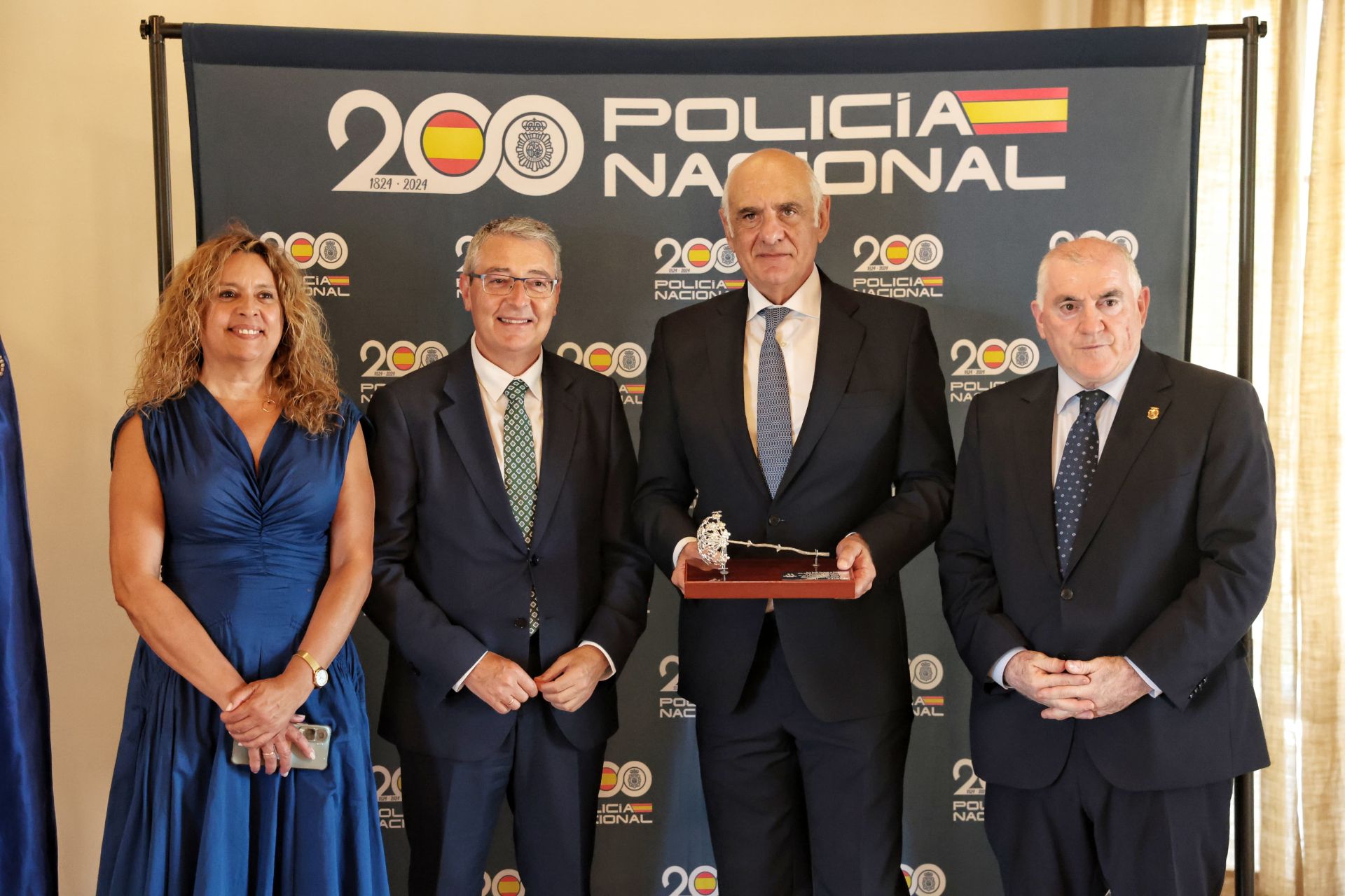 Despedida entre honores al comisario provincial de Málaga